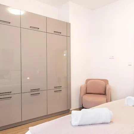 Bright & Cozy 2br - Apartman
