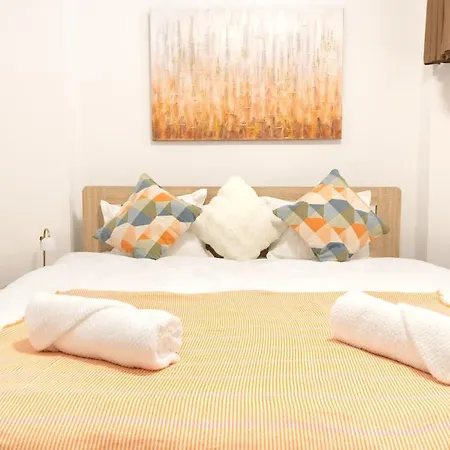 Bright & Cozy 2br -