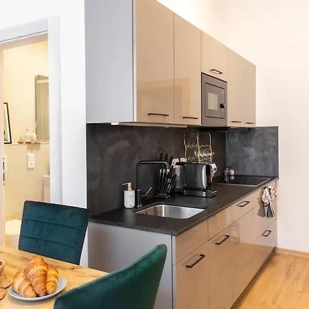 Bright & Cozy 2br -