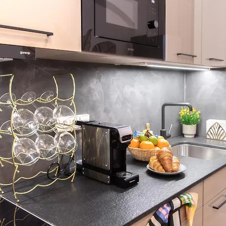 Bright & Cozy 2br - *