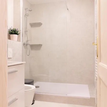 Bright & Cozy 2br -